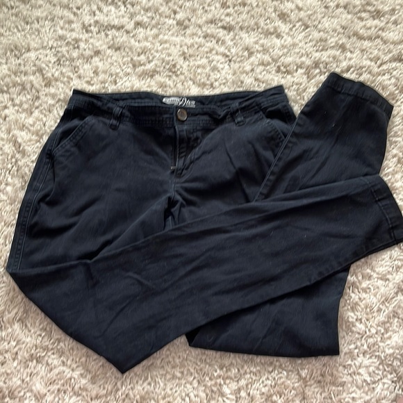Old Navy ‘The Diva’ size 4 black cotton twill pants with front pockets - Picture 2 of 7